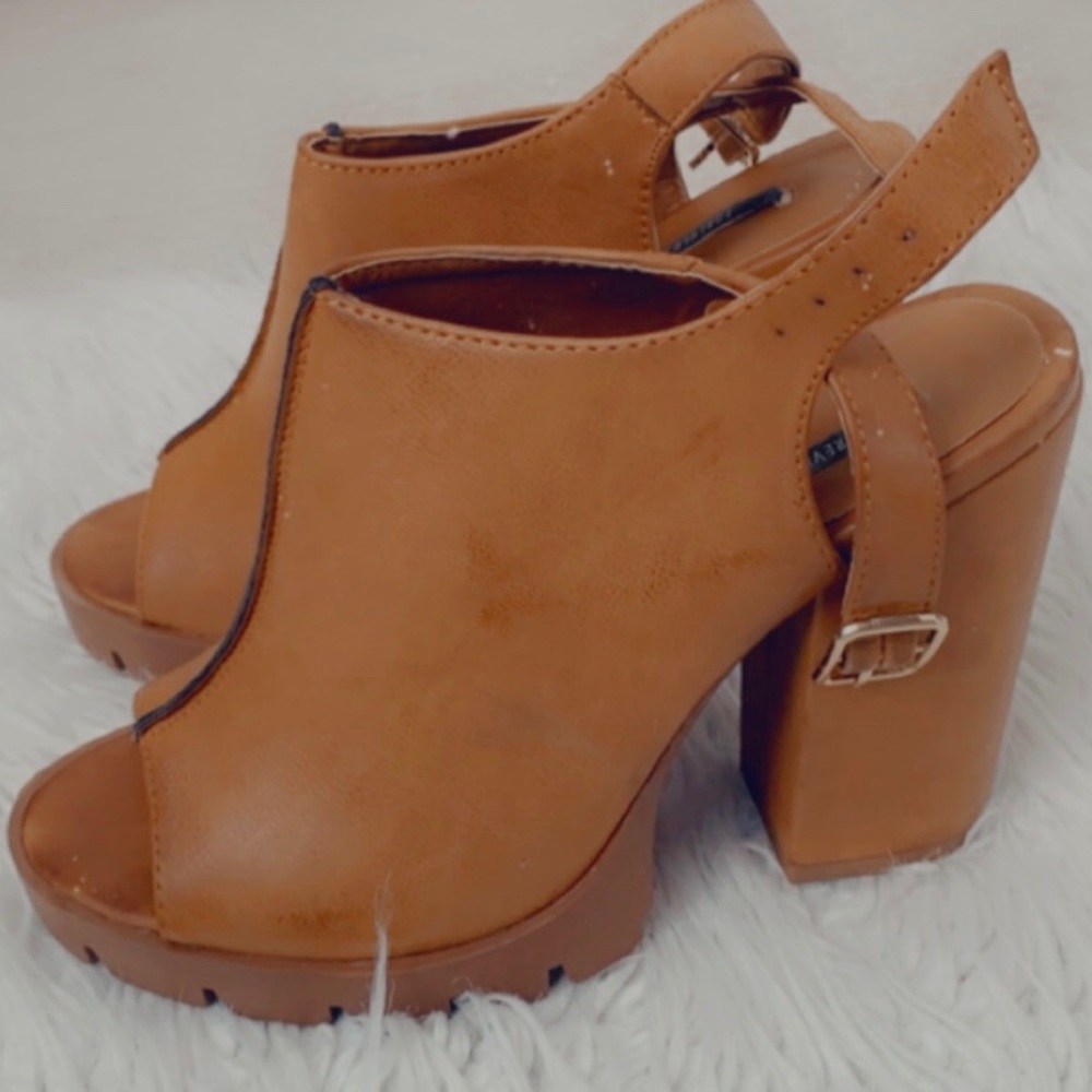 Faux leather block heeled sandals EUC